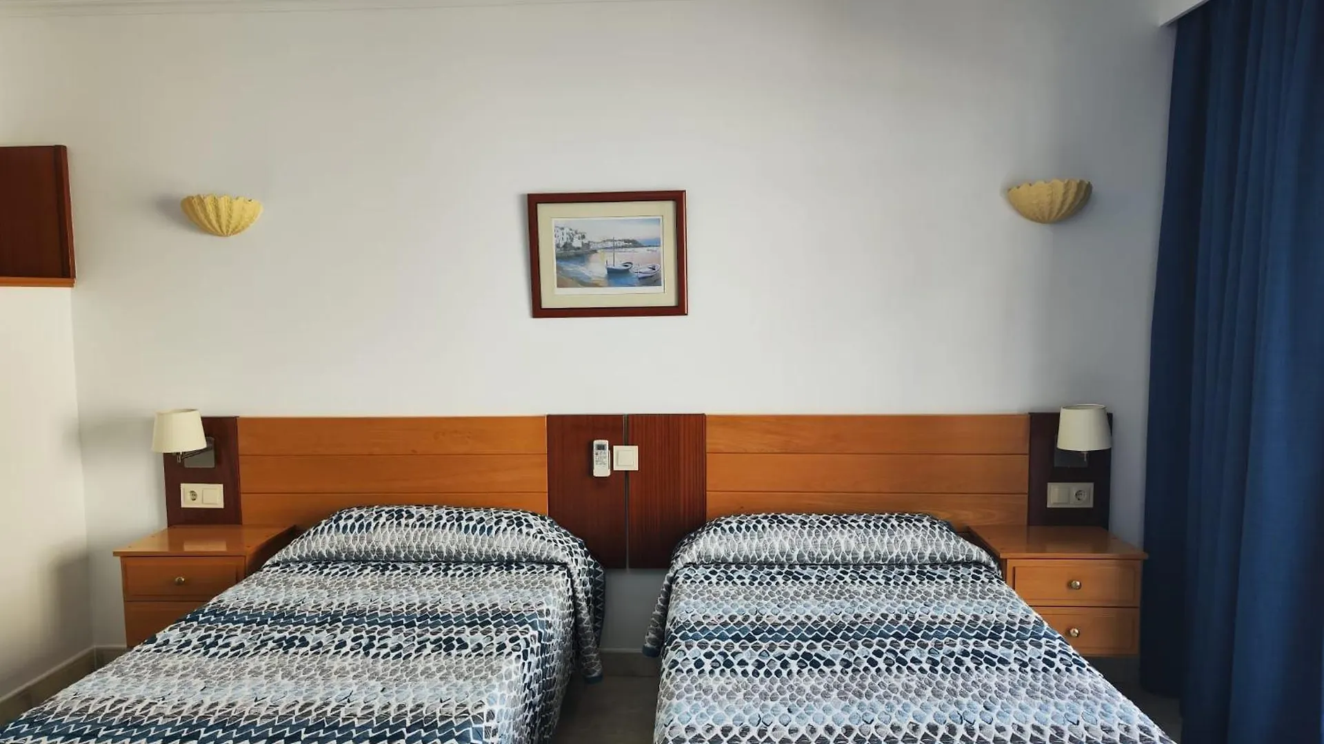 Apartamentos Leonor Carihuela Torremolinos Spain
