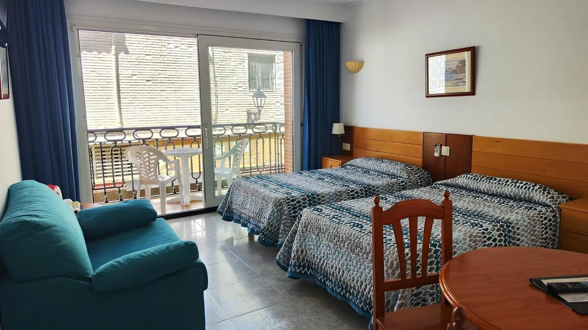 Apartamentos Leonor Carihuela Torremolinos Apartment