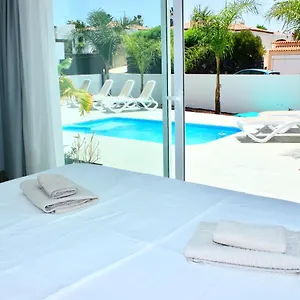 vila-amalie-3bdr3-bath-in-amarilla-golf.adeje-hotels.com/