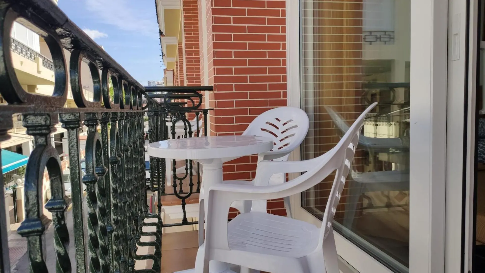 Apartamentos Leonor Carihuela Torremolinos