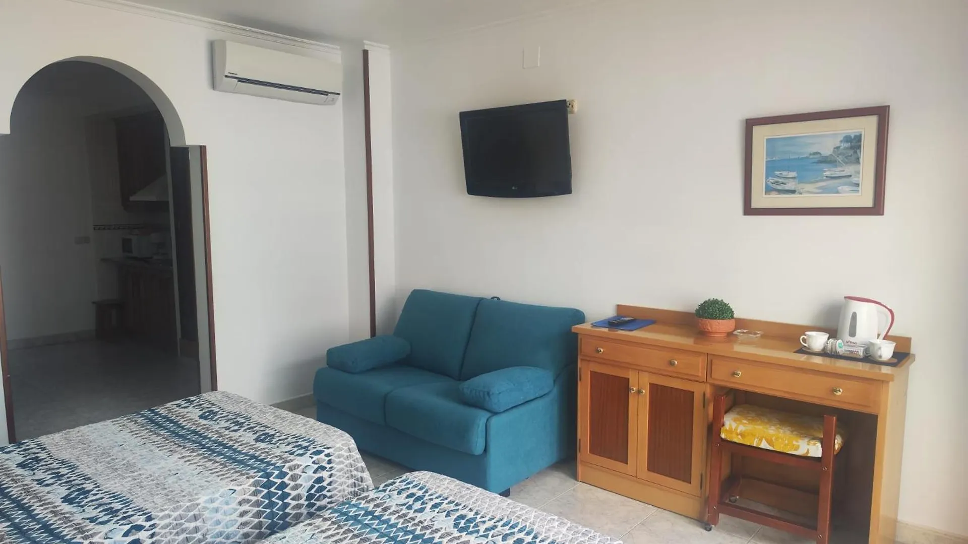 Apartamentos Leonor Carihuela Torremolinos 0*,