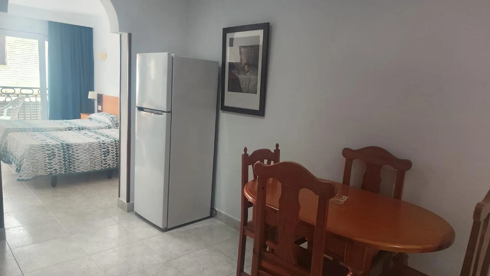 Apartamentos Leonor Carihuela Torremolinos Apartment