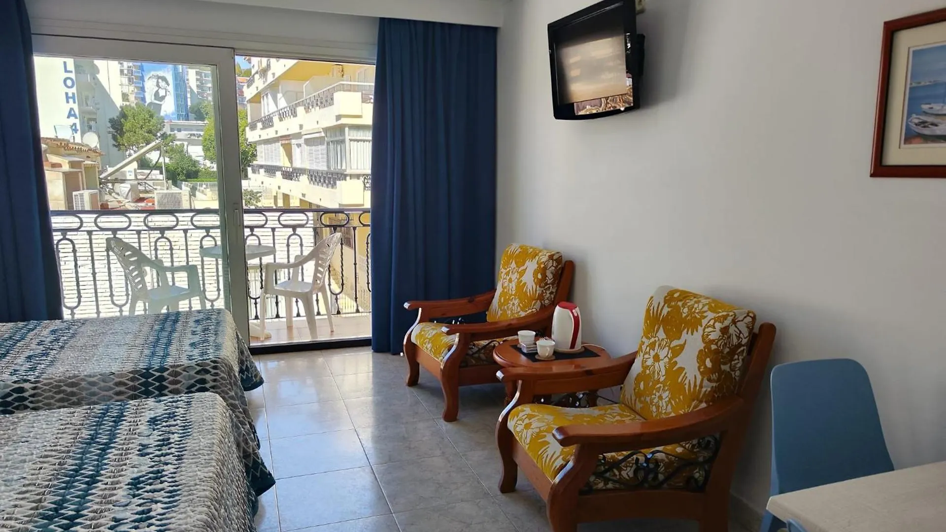 Apartamentos Leonor Carihuela Torremolinos Spain