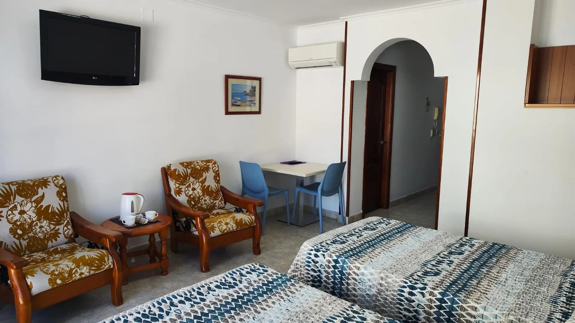 Apartamentos Leonor Carihuela Torremolinos 0*,  Spain