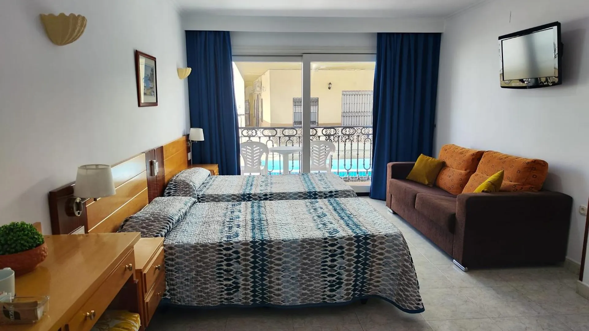 Apartamentos Leonor Carihuela Torremolinos Apartment