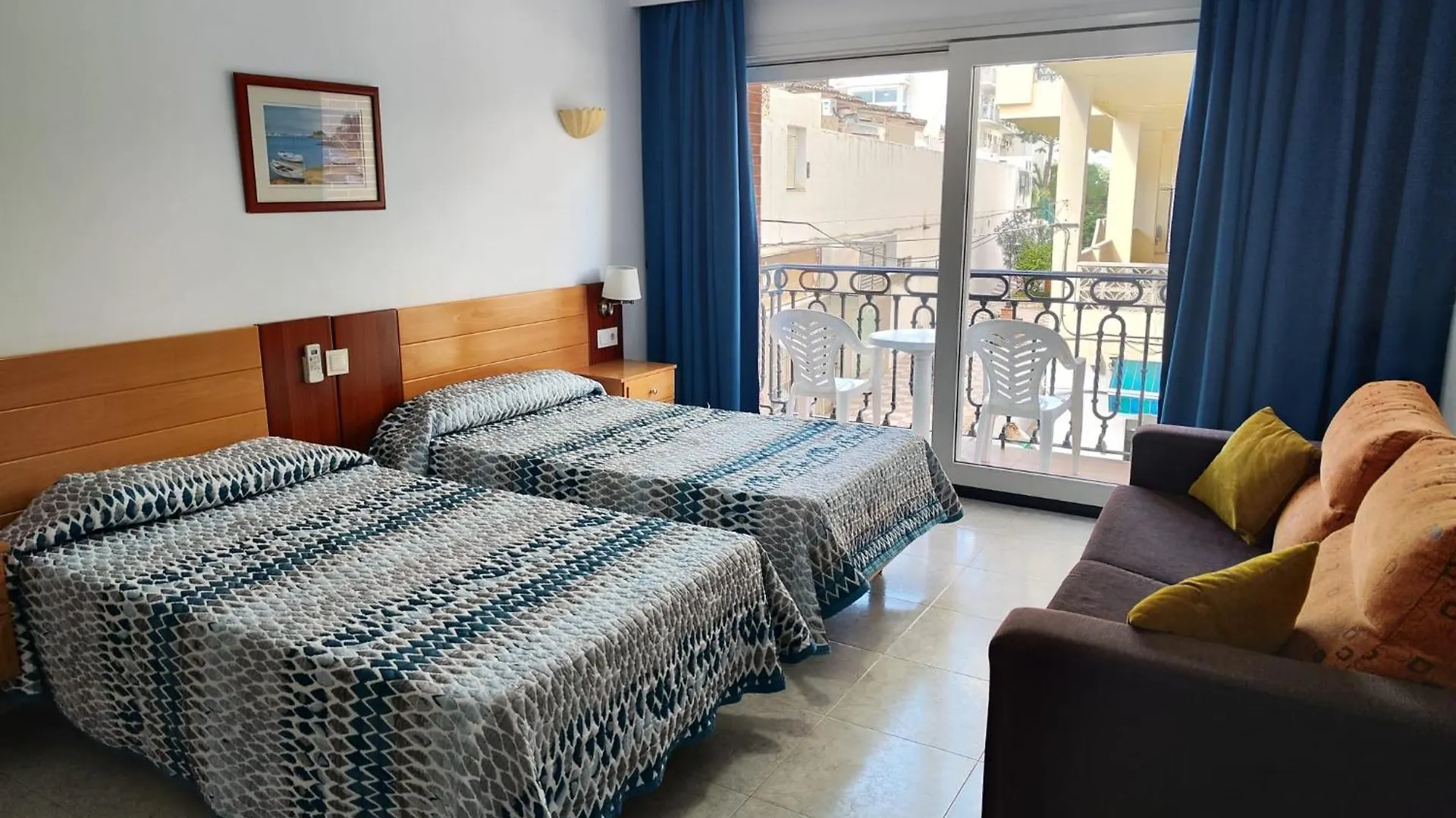 Apartamentos Leonor Carihuela Torremolinos