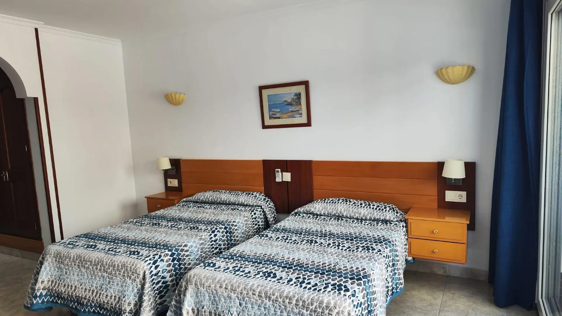 Apartamentos Leonor Carihuela Torremolinos 0*,  Spain