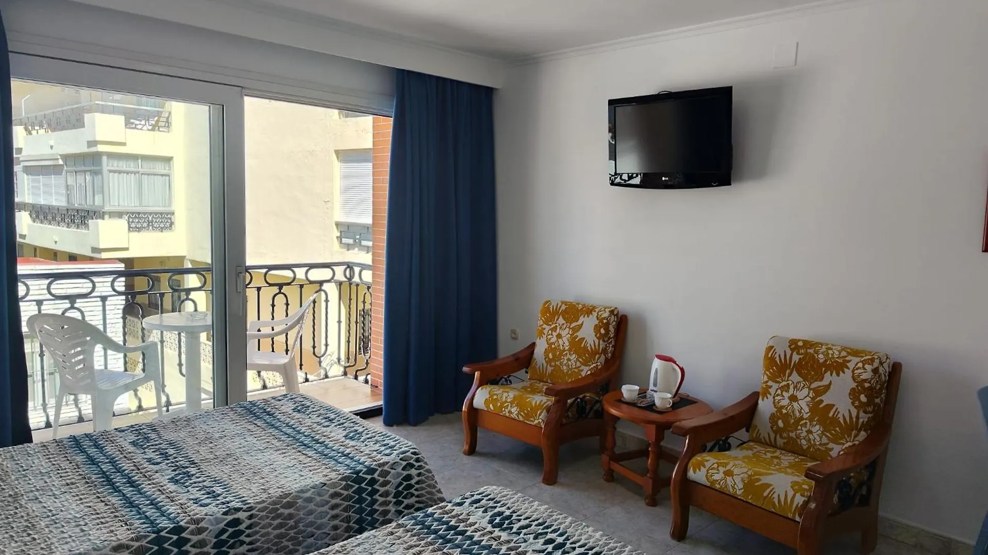 Apartamentos Leonor Carihuela Torremolinos 0*,