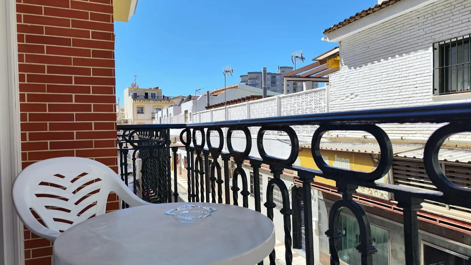 Apartamentos Leonor Carihuela Torremolinos Apartment
