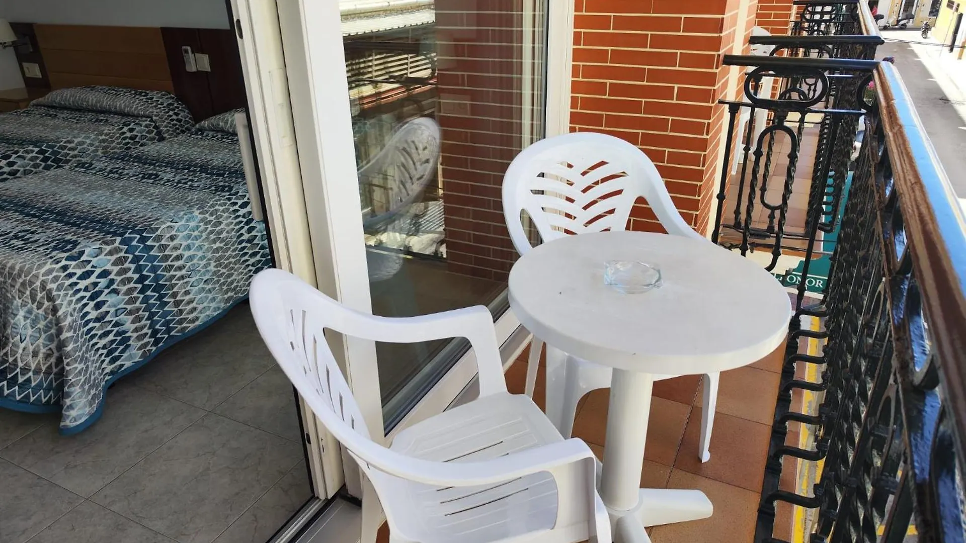 Apartamentos Leonor Carihuela Torremolinos Spain