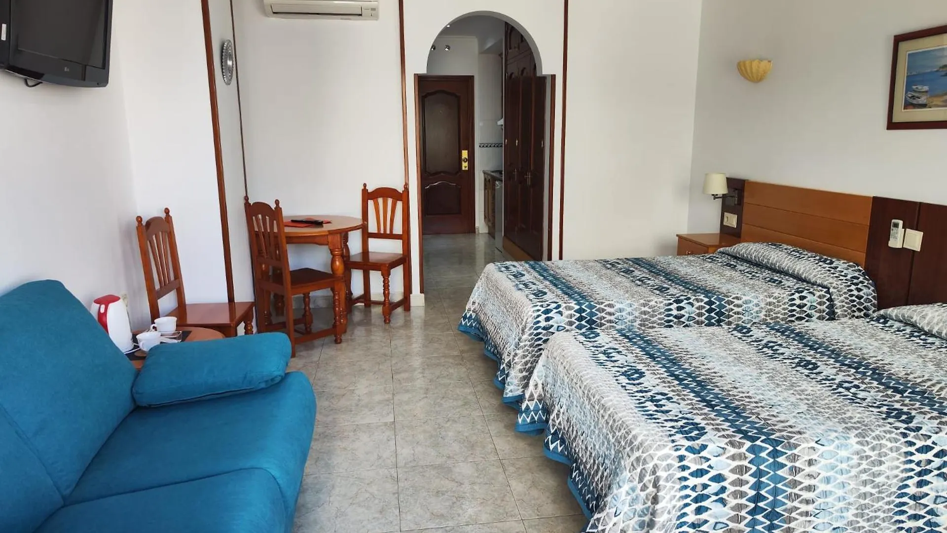 Apartamentos Leonor Carihuela Torremolinos 0*,  Spain