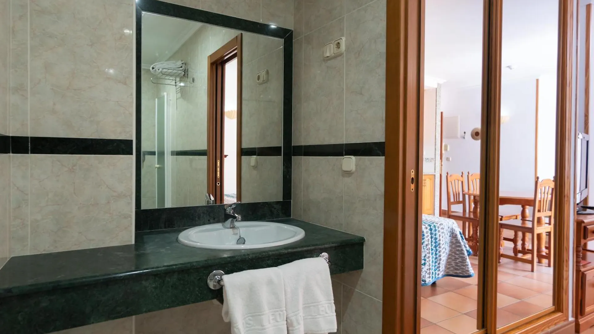 Apartamentos Leonor Carihuela Torremolinos 0*,