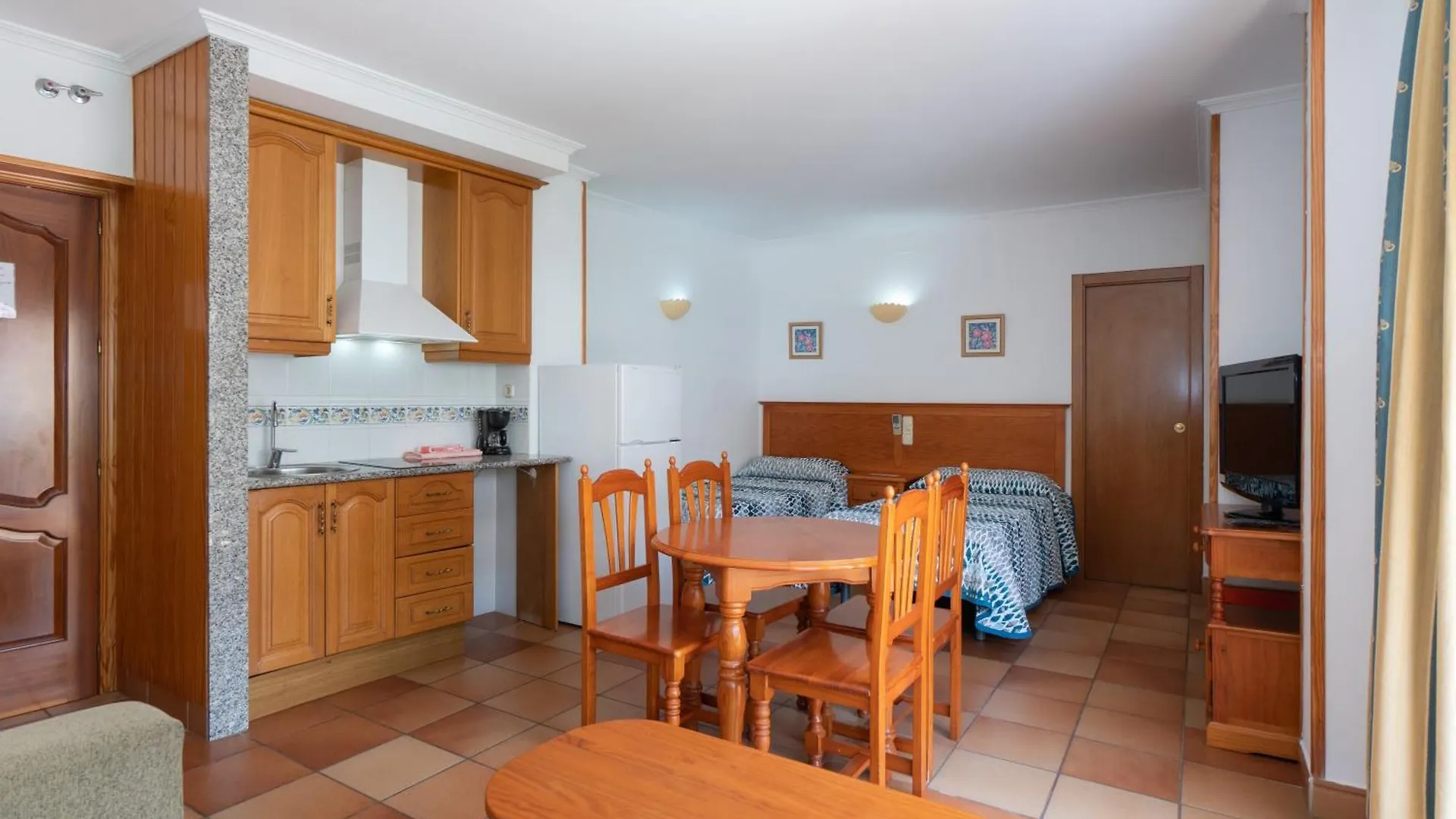 Apartamentos Leonor Carihuela Torremolinos Apartment
